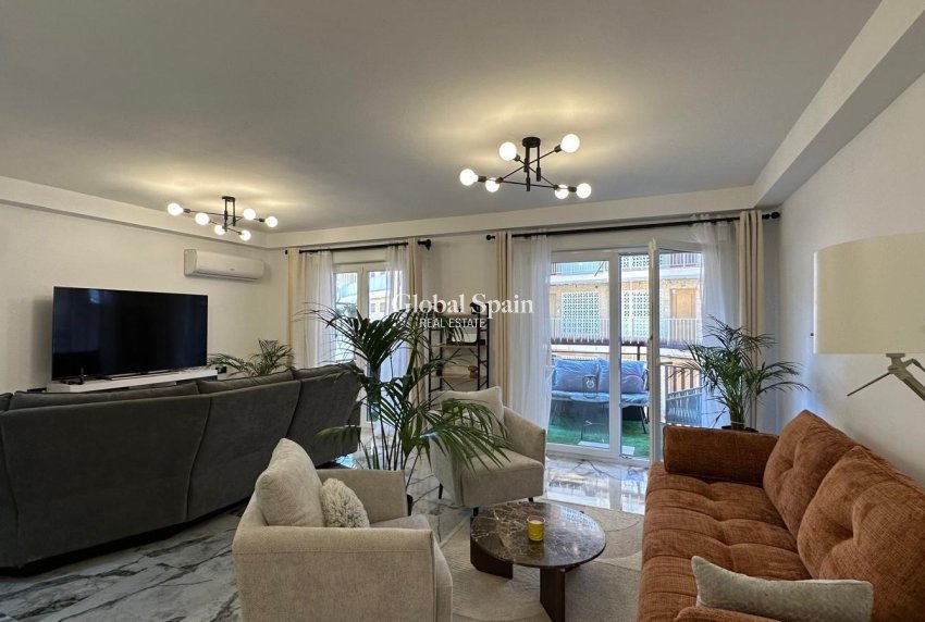Revente - APPARTEMENT -
TORREVIEJA - Playa del Cura