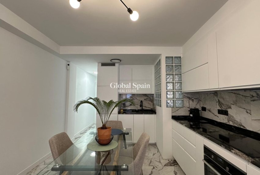 Revente - APPARTEMENT -
TORREVIEJA - Playa del Cura