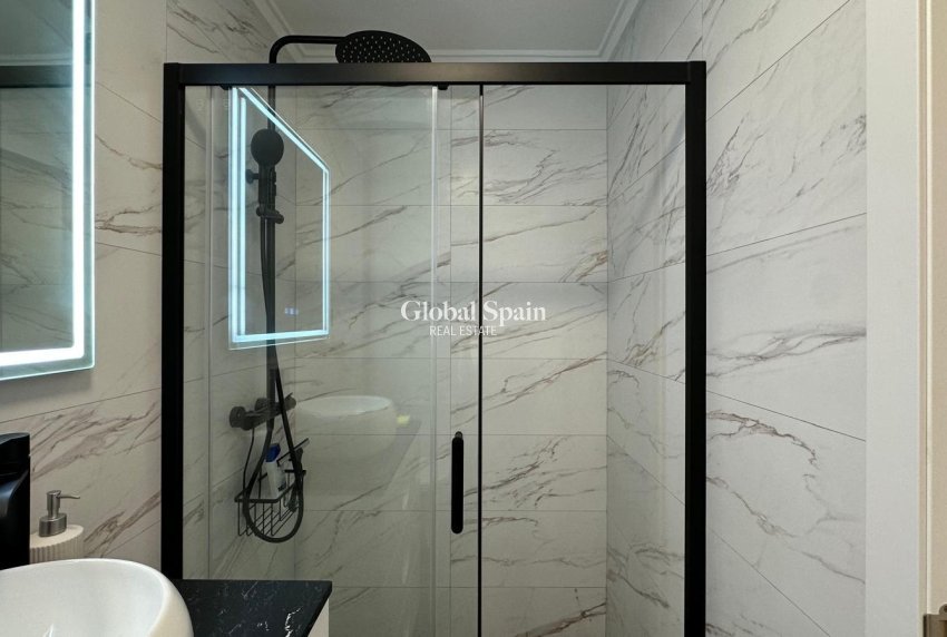 Revente - APPARTEMENT -
TORREVIEJA - Playa del Cura