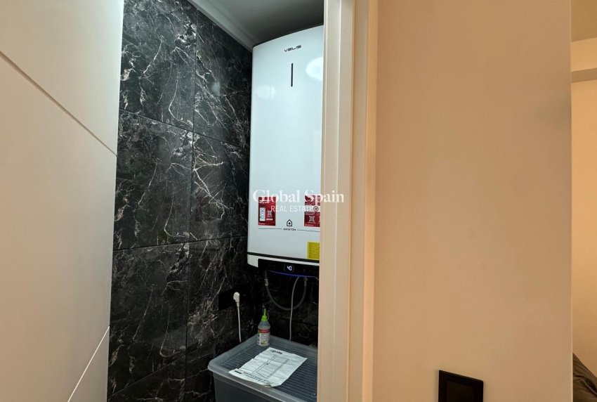 Revente - APPARTEMENT -
TORREVIEJA - Playa del Cura