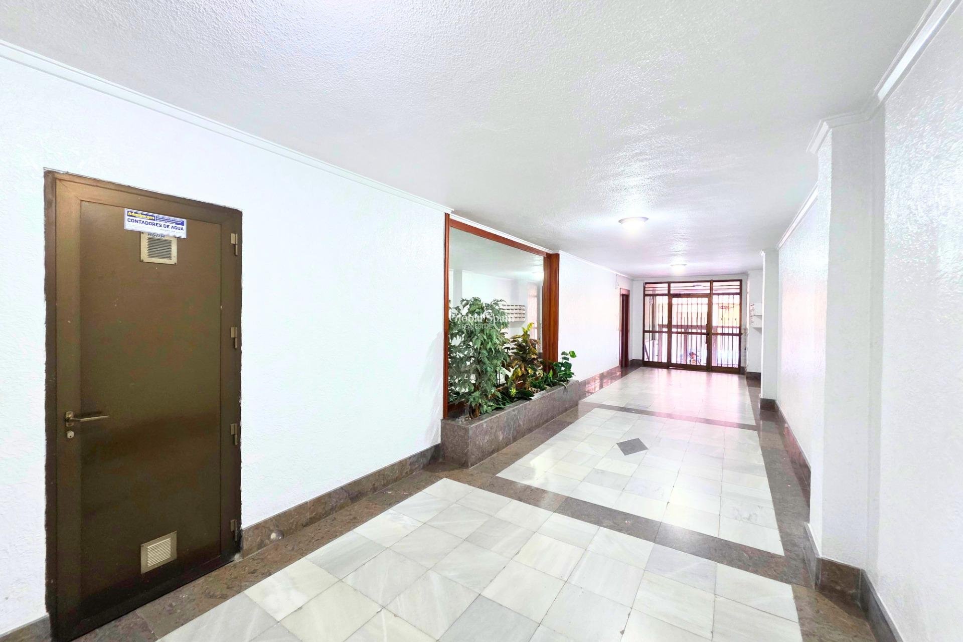 Revente - APPARTEMENT -
TORREVIEJA - Playa del Cura