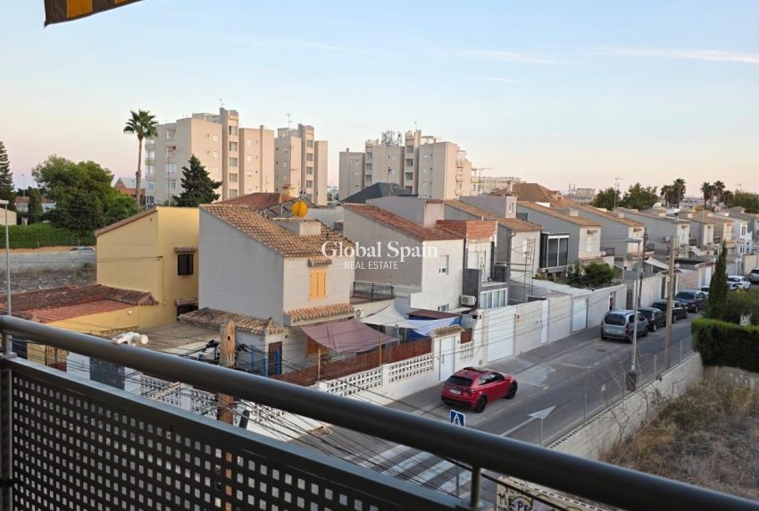 Revente - APPARTEMENT -
TORREVIEJA - Playa del Cura