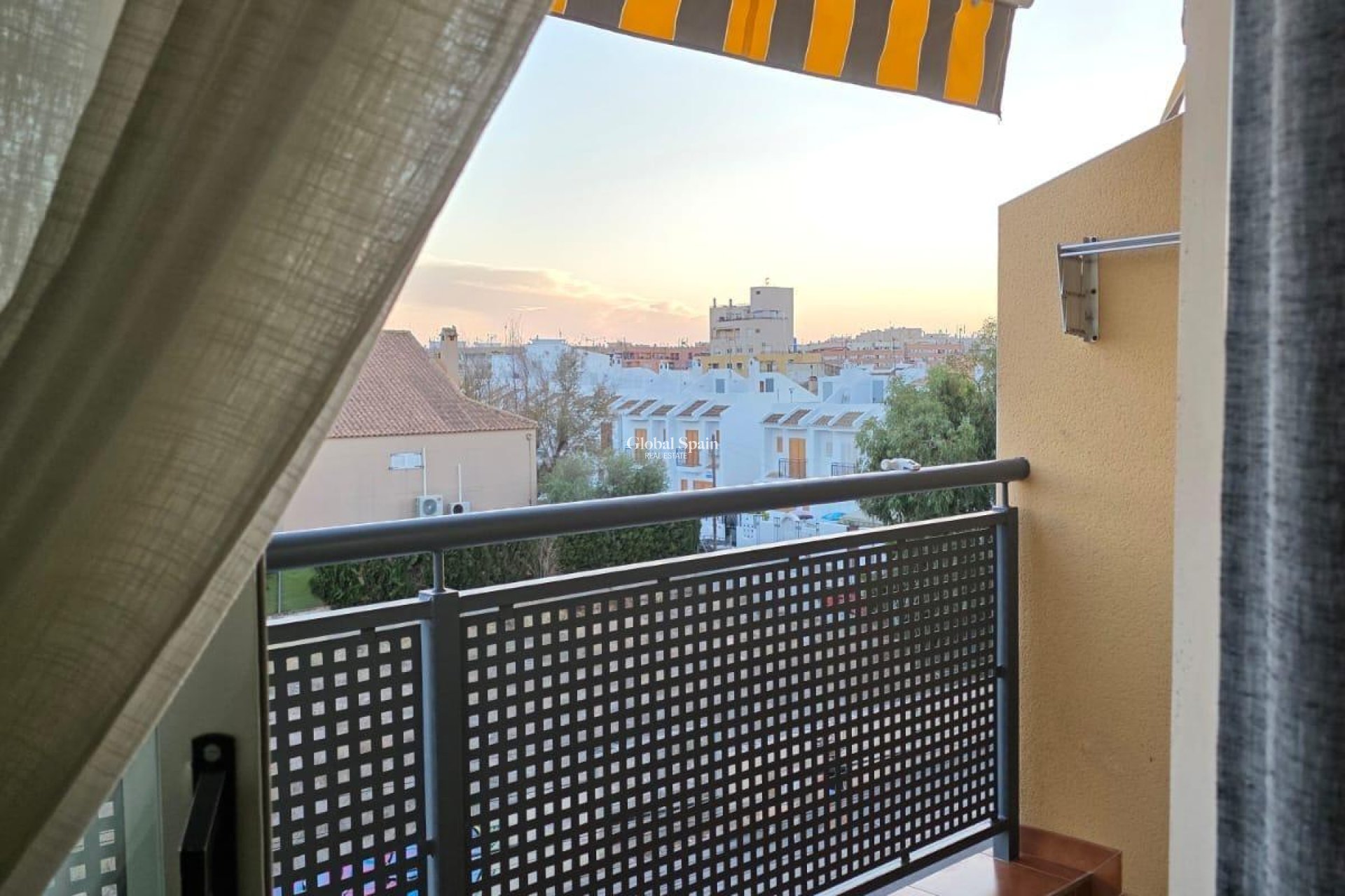Revente - APPARTEMENT -
TORREVIEJA - Playa del Cura