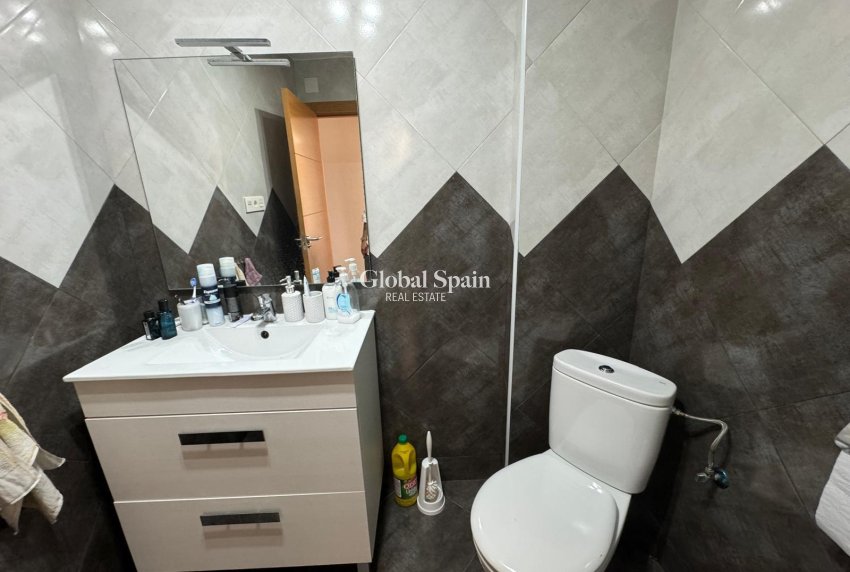 Revente - APPARTEMENT -
TORREVIEJA - Playa del Cura