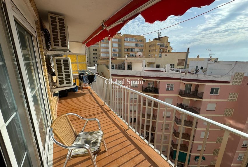 Revente - APPARTEMENT -
TORREVIEJA - Playa del Cura