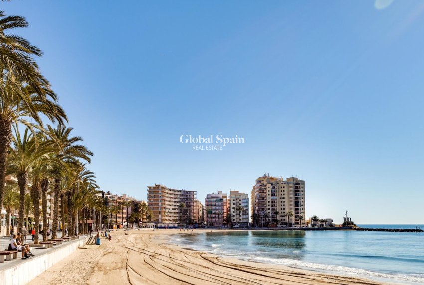 Revente - APPARTEMENT -
TORREVIEJA - Playa del Cura
