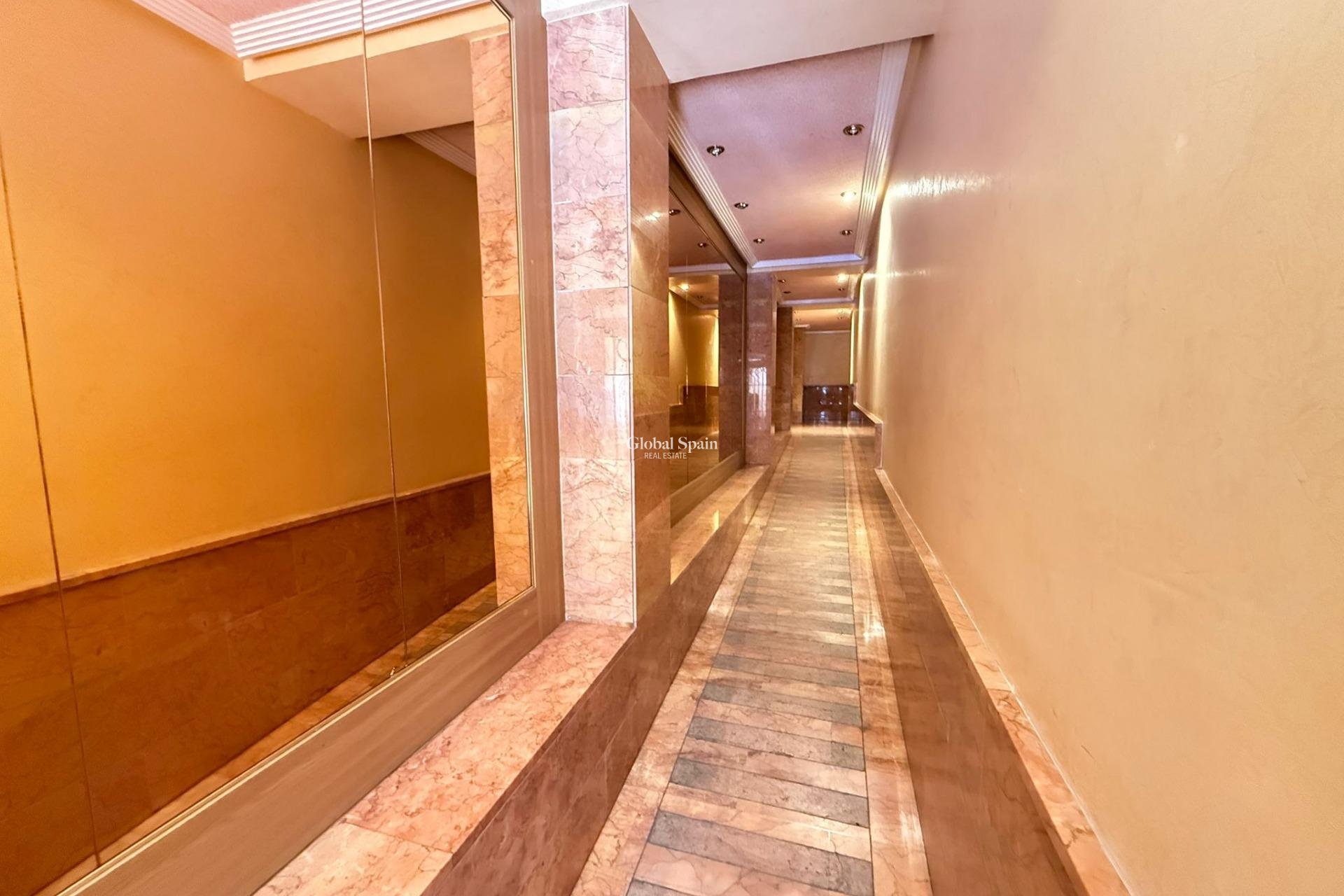 Revente - APPARTEMENT -
TORREVIEJA - Playa del Cura
