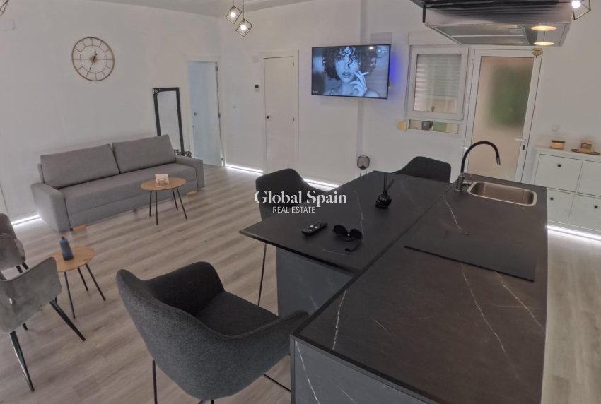 Revente - APPARTEMENT -
TORREVIEJA - Playa del Cura