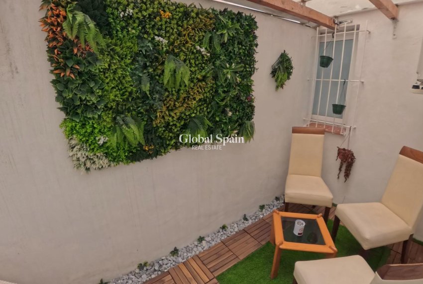 Revente - APPARTEMENT -
TORREVIEJA - Playa del Cura
