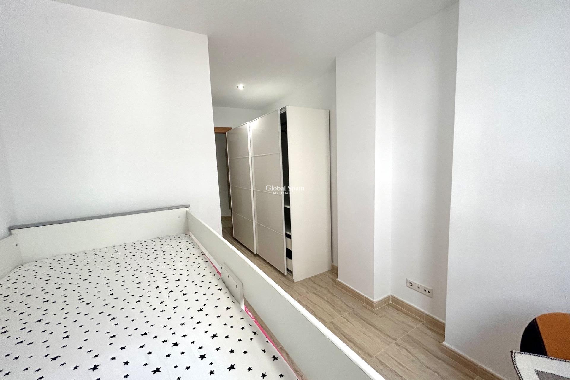 Revente - APPARTEMENT -
TORREVIEJA - Playa del Cura