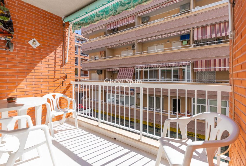 Revente - APPARTEMENT -
TORREVIEJA - Playa del cura
