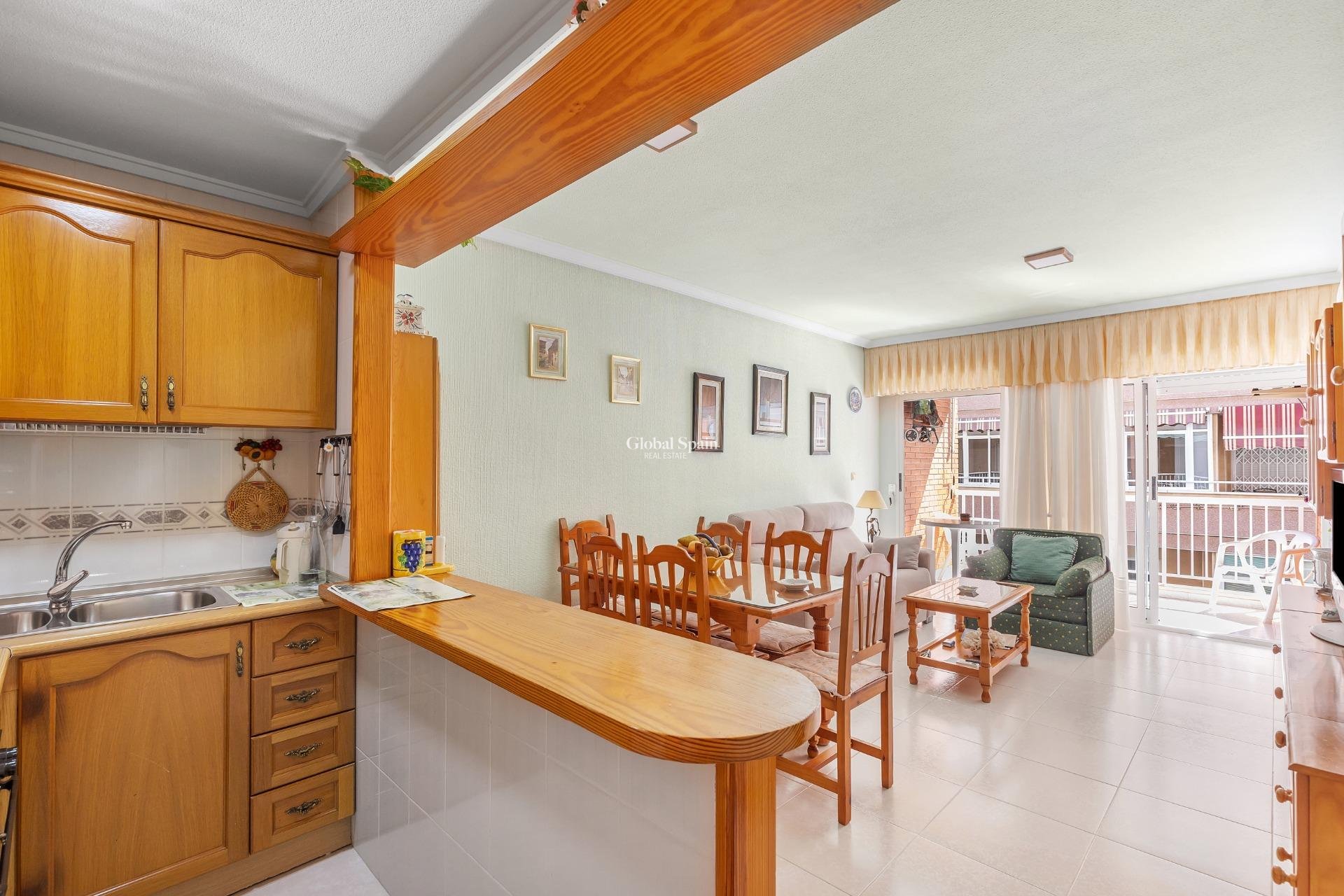 Revente - APPARTEMENT -
TORREVIEJA - Playa del cura