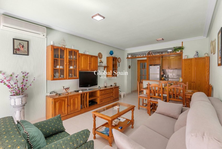Revente - APPARTEMENT -
TORREVIEJA - Playa del cura
