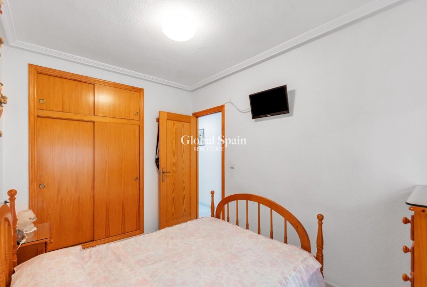 Revente - APPARTEMENT -
TORREVIEJA - Playa del cura