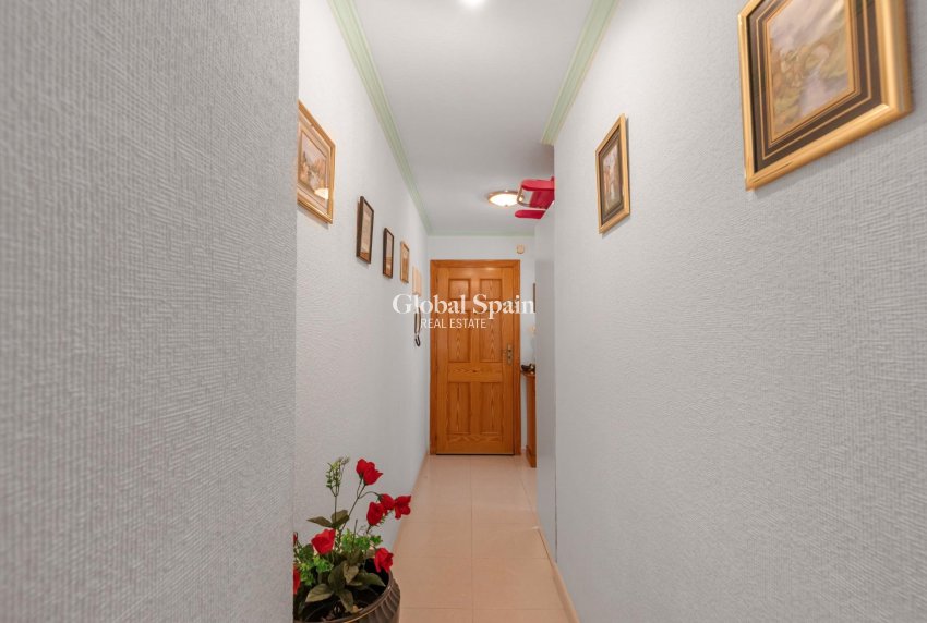 Revente - APPARTEMENT -
TORREVIEJA - Playa del cura