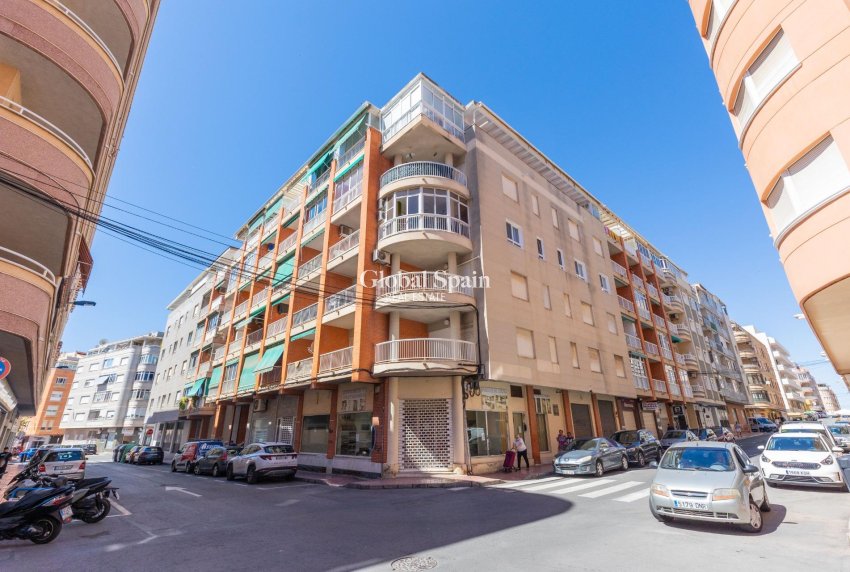 Revente - APPARTEMENT -
TORREVIEJA - Playa del cura