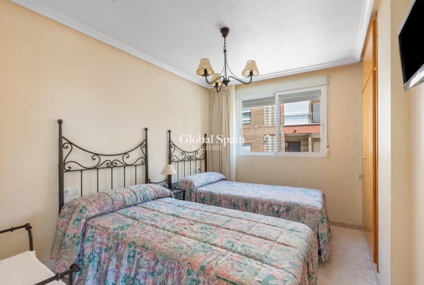 Revente - APPARTEMENT -
TORREVIEJA - Playa del cura