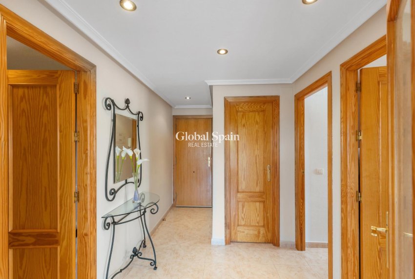 Revente - APPARTEMENT -
TORREVIEJA - Playa del cura