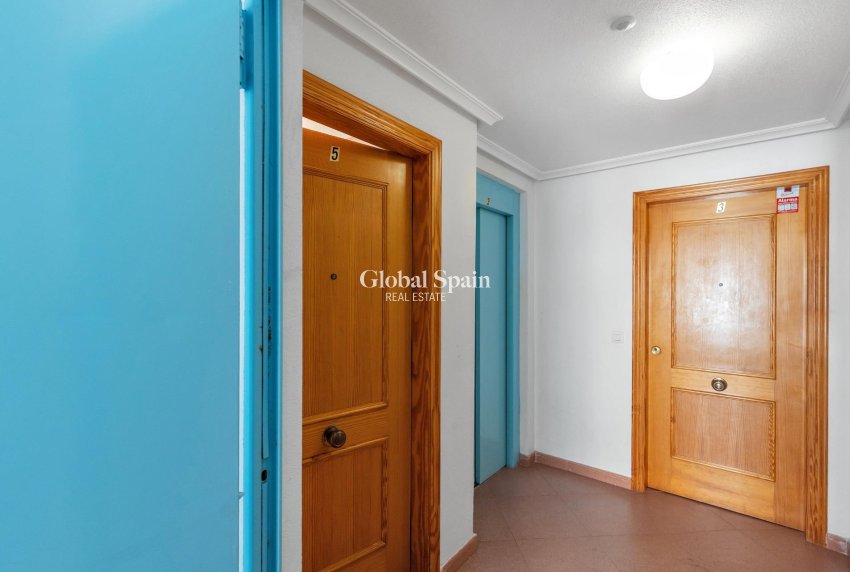 Revente - APPARTEMENT -
TORREVIEJA - Playa del cura