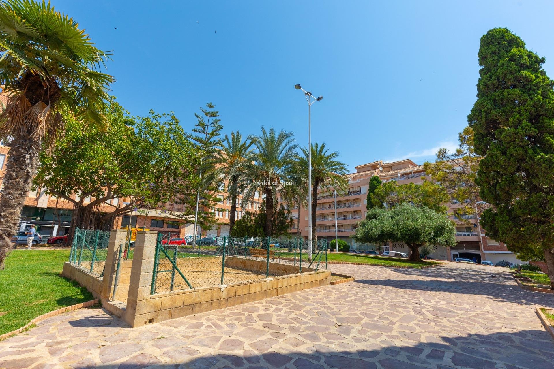 Revente - APPARTEMENT -
TORREVIEJA - Playa del cura