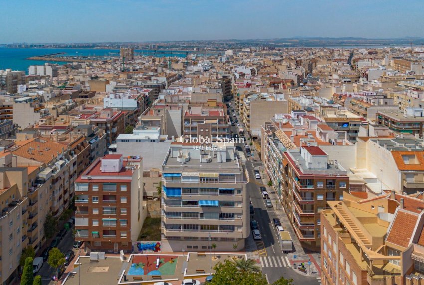 Revente - APPARTEMENT -
TORREVIEJA - Playa del cura
