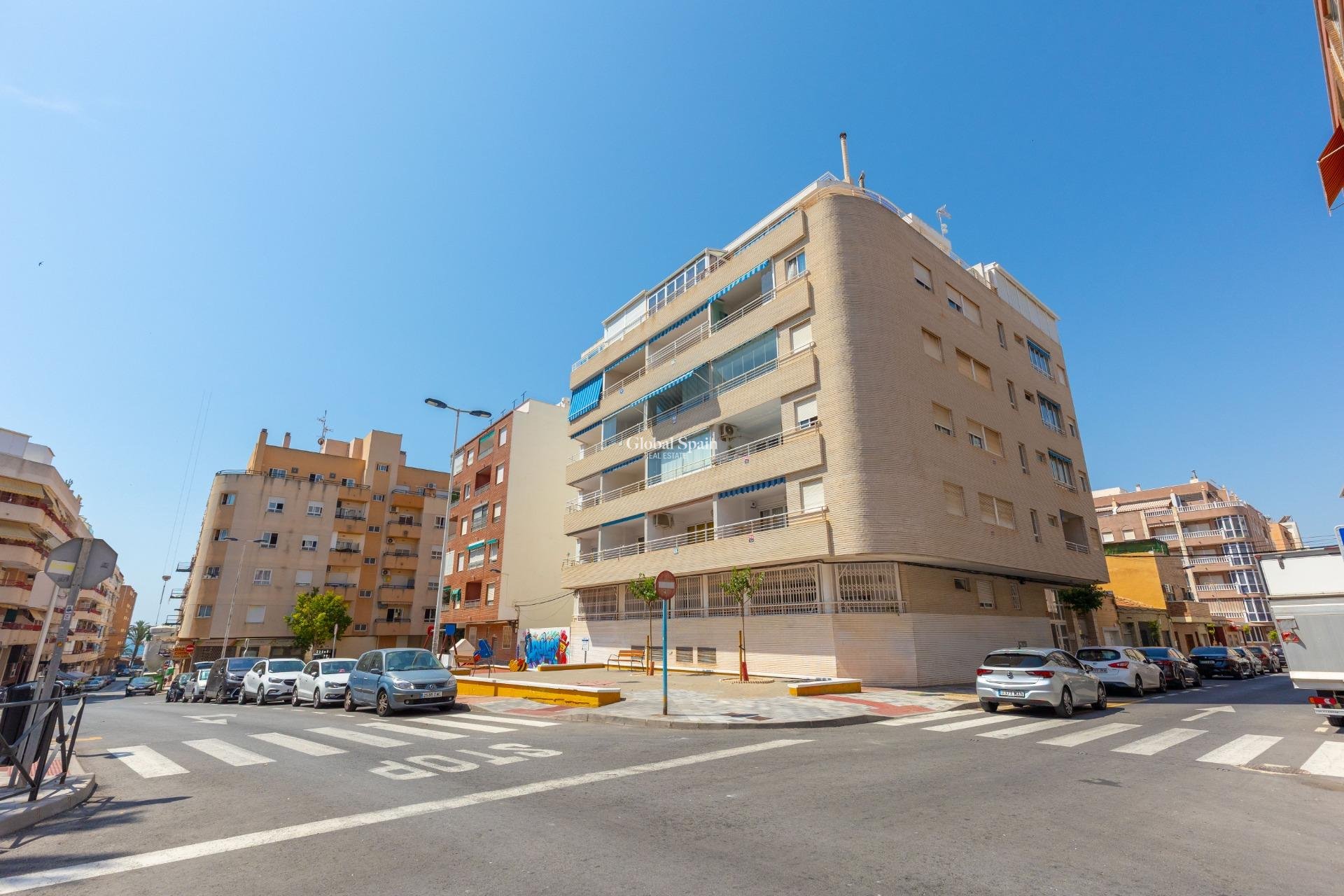 Revente - APPARTEMENT -
TORREVIEJA - Playa del cura