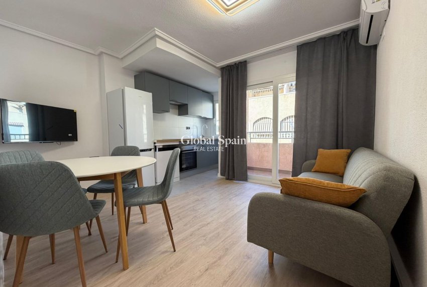 Revente - APPARTEMENT -
TORREVIEJA - Playa del Cura