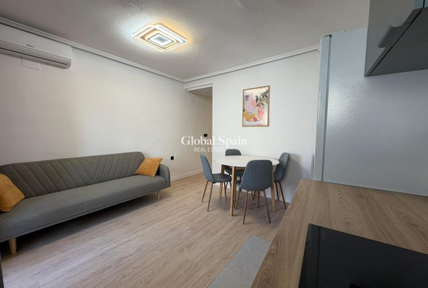 Revente - APPARTEMENT -
TORREVIEJA - Playa del Cura