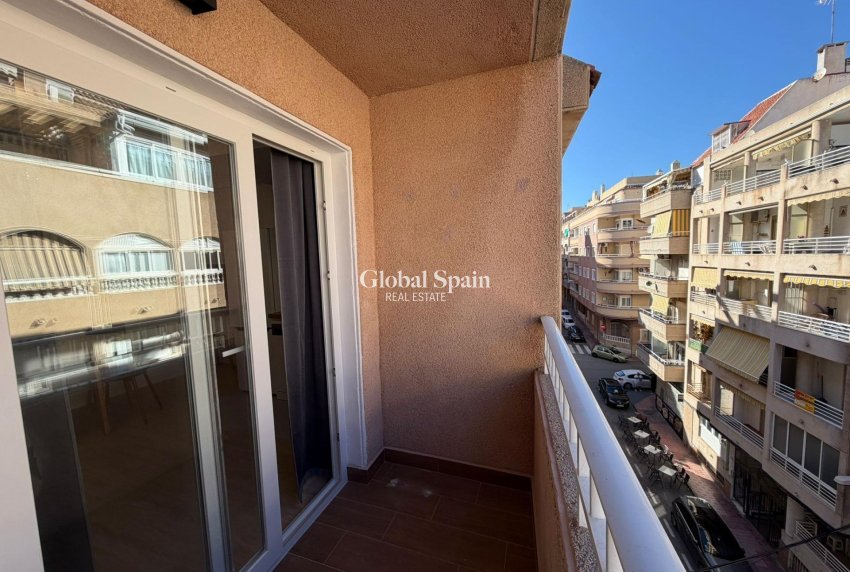 Revente - APPARTEMENT -
TORREVIEJA - Playa del Cura