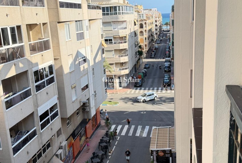 Revente - APPARTEMENT -
TORREVIEJA - Playa del Cura