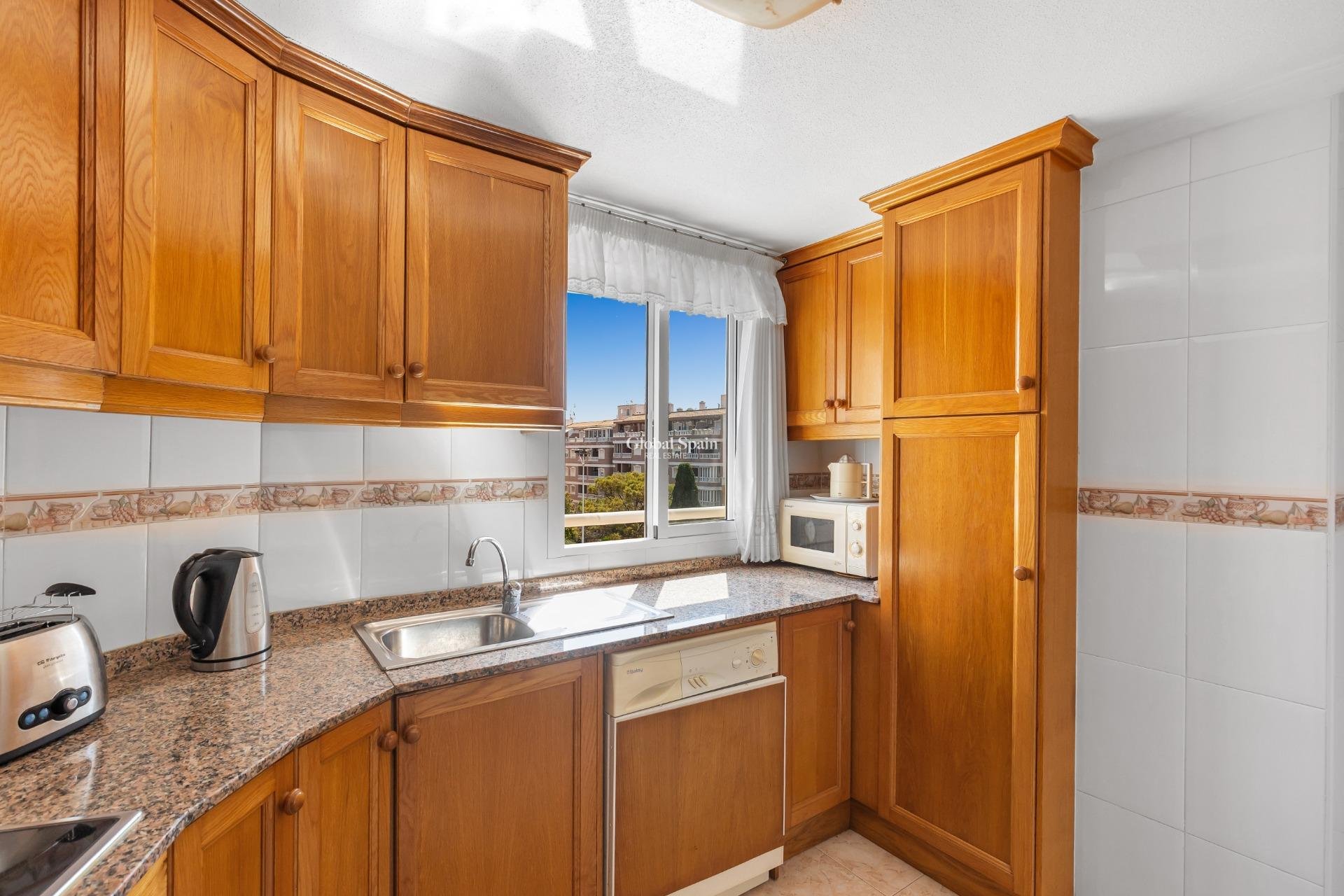 Revente - APPARTEMENT -
TORREVIEJA - Playa del cura