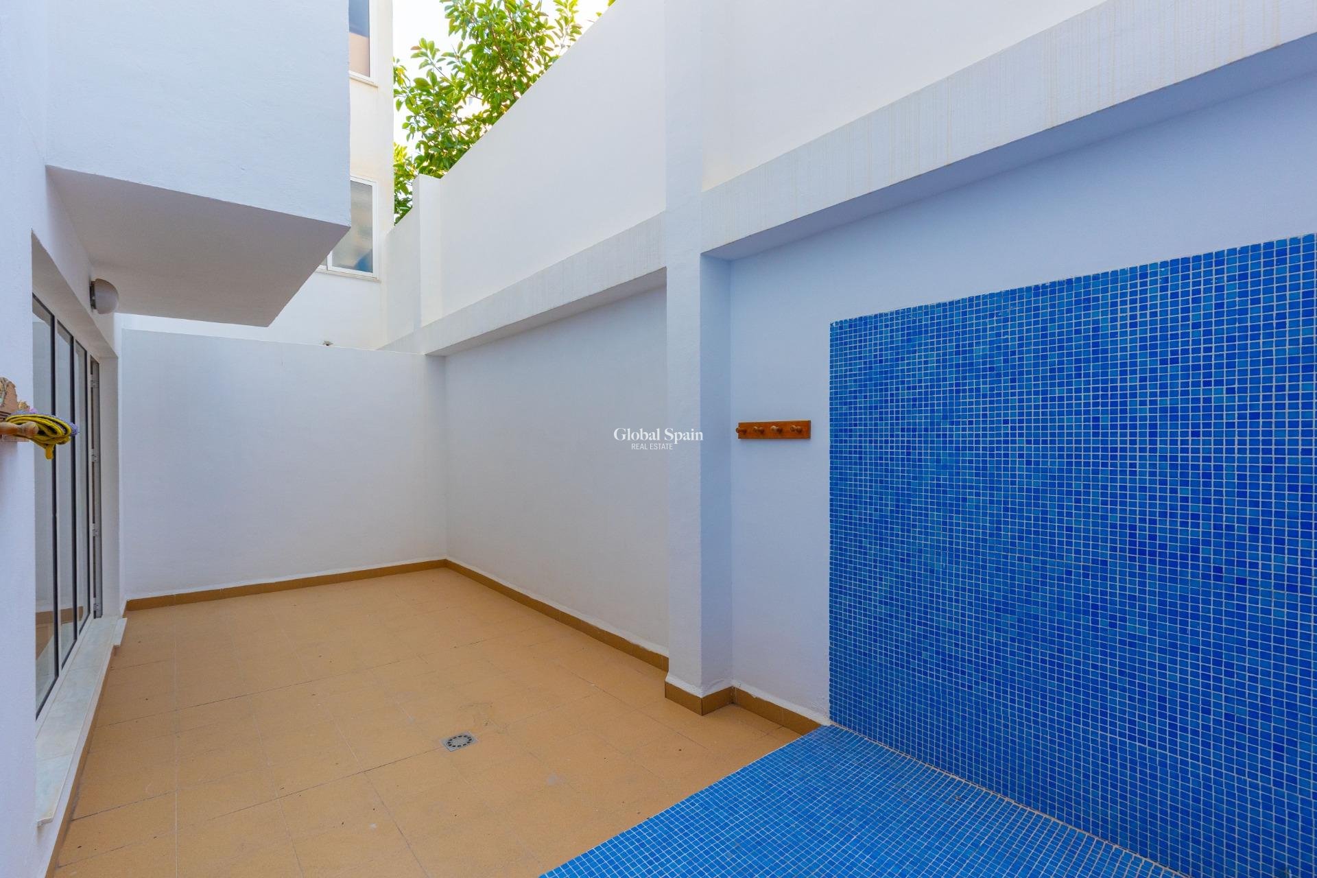 Revente - APPARTEMENT -
TORREVIEJA - Playa del cura