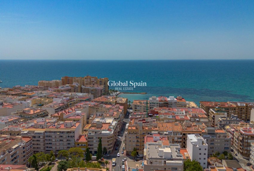 Revente - APPARTEMENT -
TORREVIEJA - Playa del cura