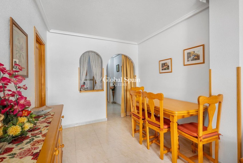 Revente - APPARTEMENT -
TORREVIEJA - Playa del cura