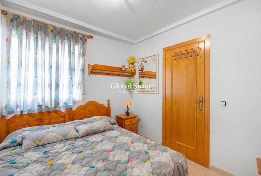 Revente - APPARTEMENT -
TORREVIEJA - Playa del cura