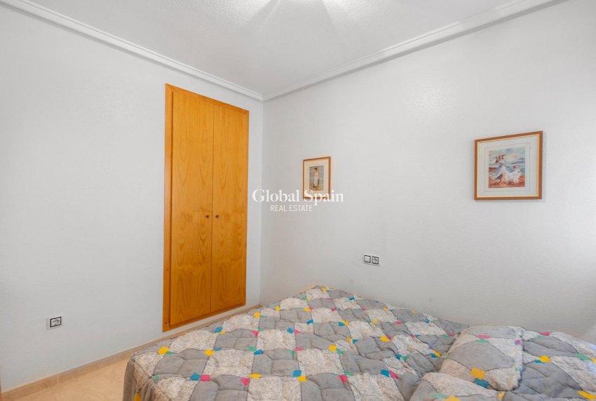 Revente - APPARTEMENT -
TORREVIEJA - Playa del cura