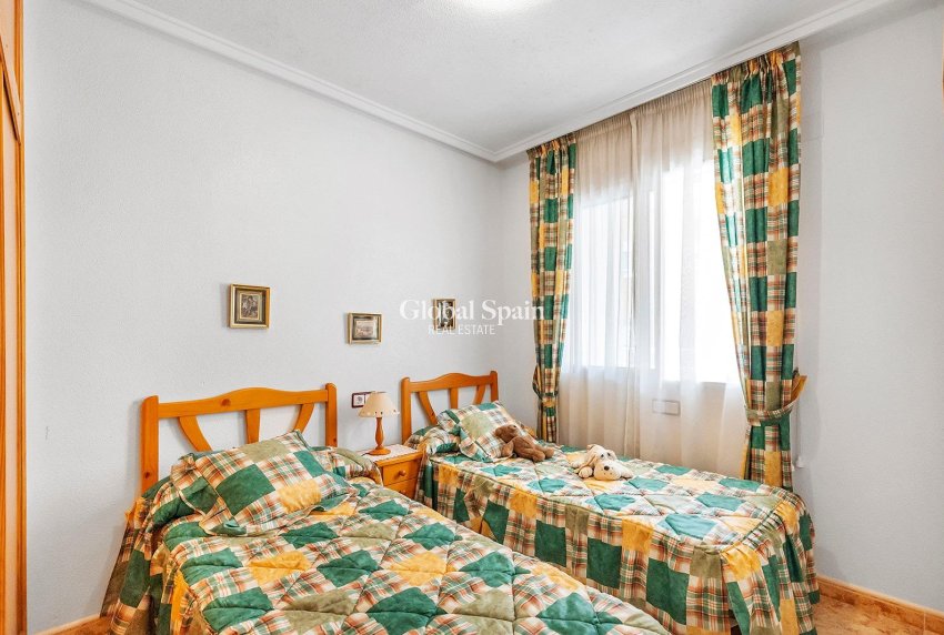 Revente - APPARTEMENT -
TORREVIEJA - Playa del cura
