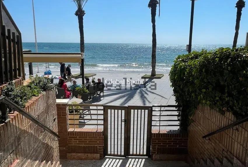 Revente - APPARTEMENT -
TORREVIEJA - Playa del Cura