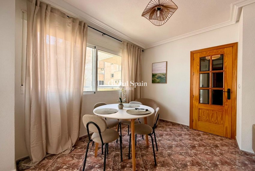 Revente - APPARTEMENT -
TORREVIEJA - Playa del Cura