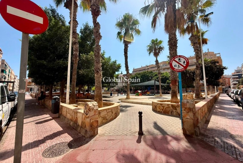Revente - APPARTEMENT -
TORREVIEJA - Playa del Cura