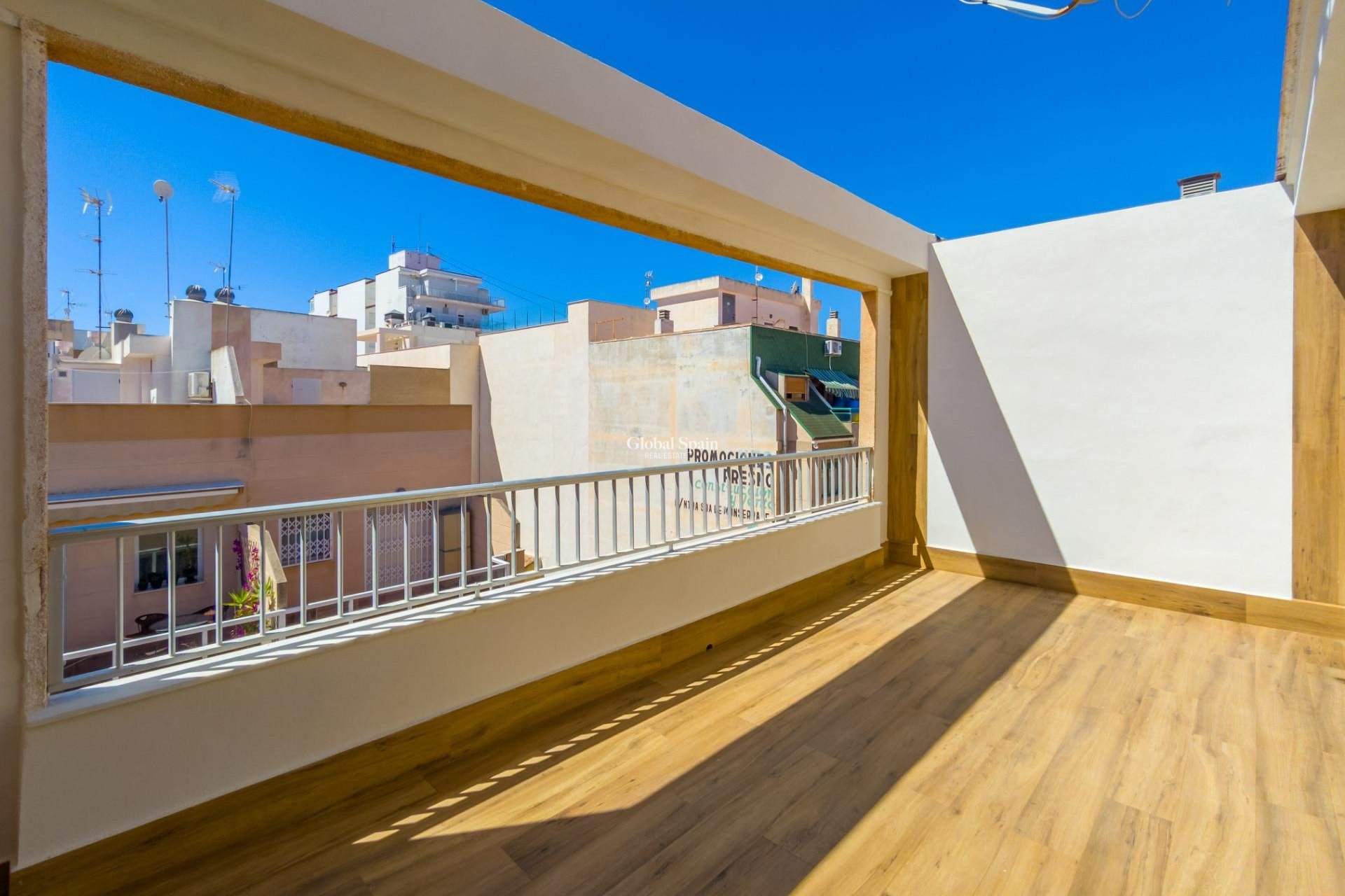 Revente - APPARTEMENT -
TORREVIEJA - Playa del Cura