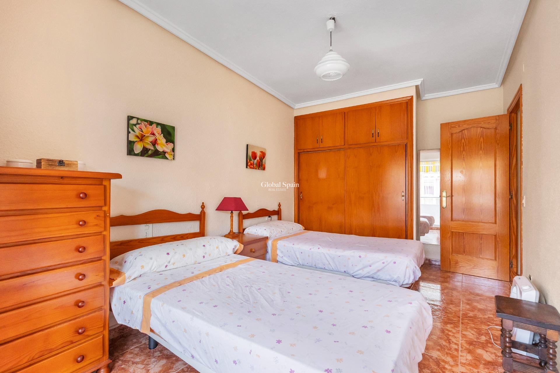 Revente - APPARTEMENT -
TORREVIEJA - Playa del cura