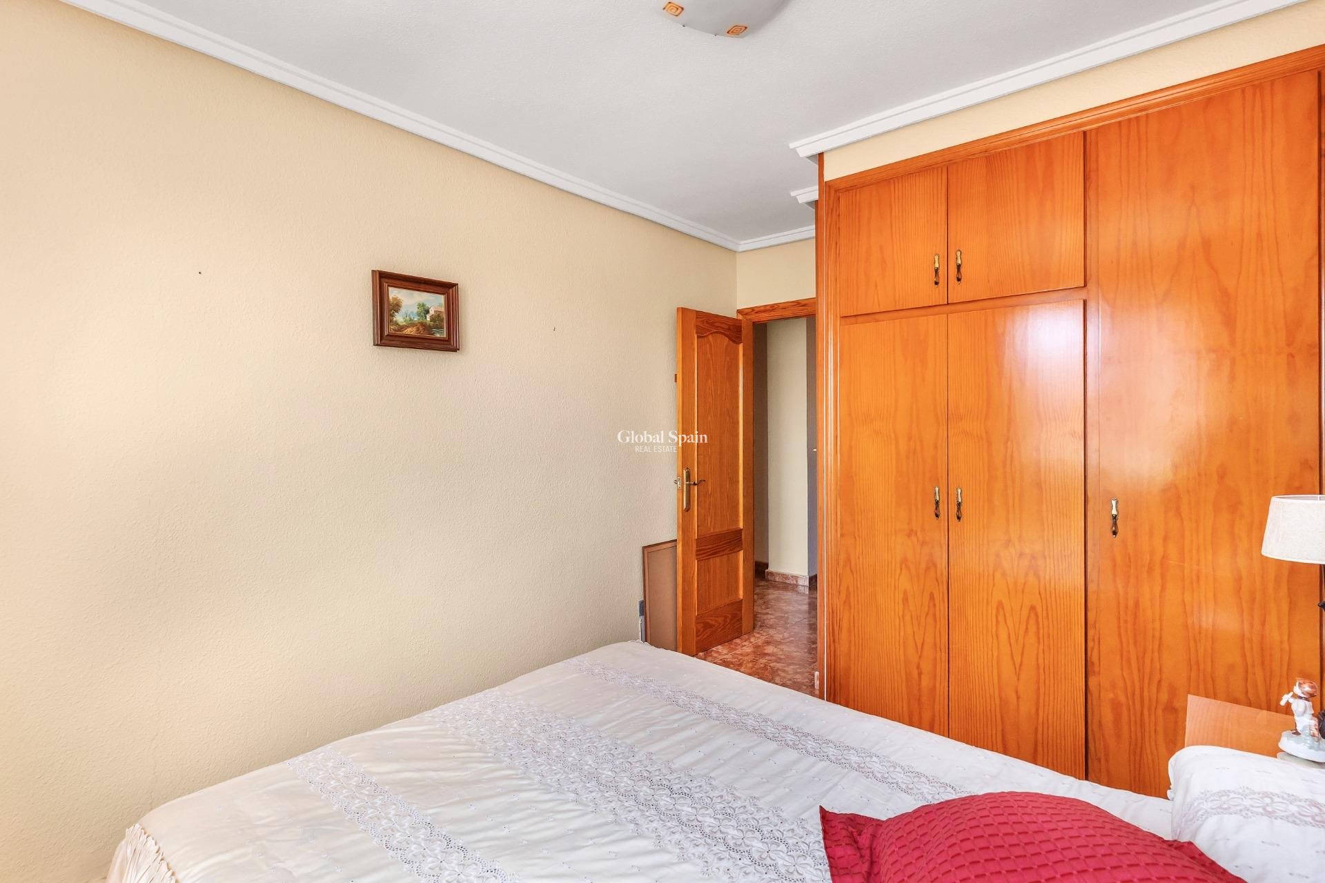 Revente - APPARTEMENT -
TORREVIEJA - Playa del cura