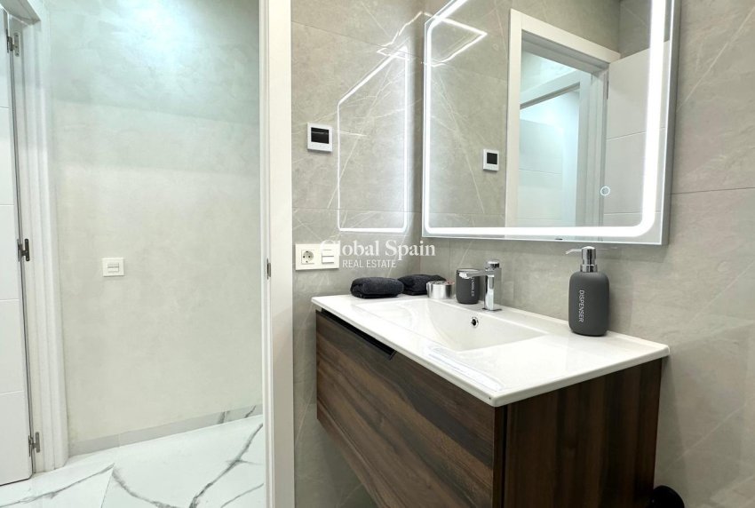Revente - APPARTEMENT -
TORREVIEJA - Playa del Cura