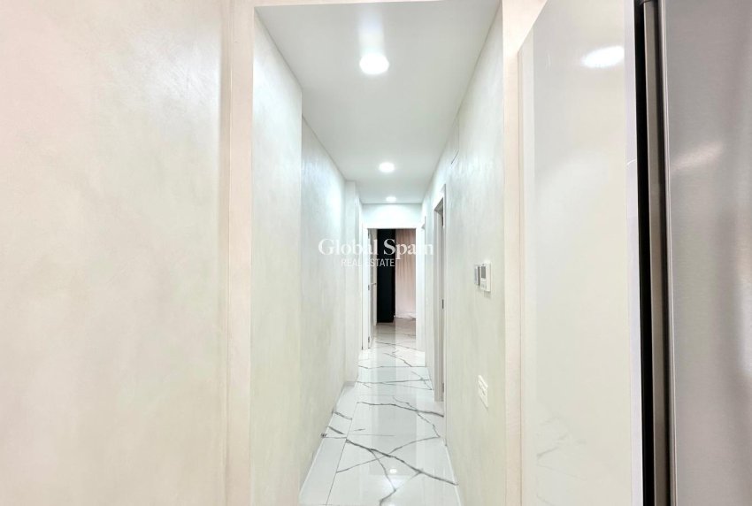 Revente - APPARTEMENT -
TORREVIEJA - Playa del Cura