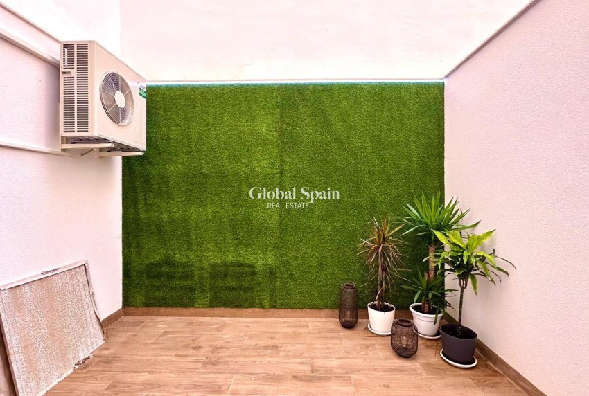 Revente - APPARTEMENT -
TORREVIEJA - Playa del Cura
