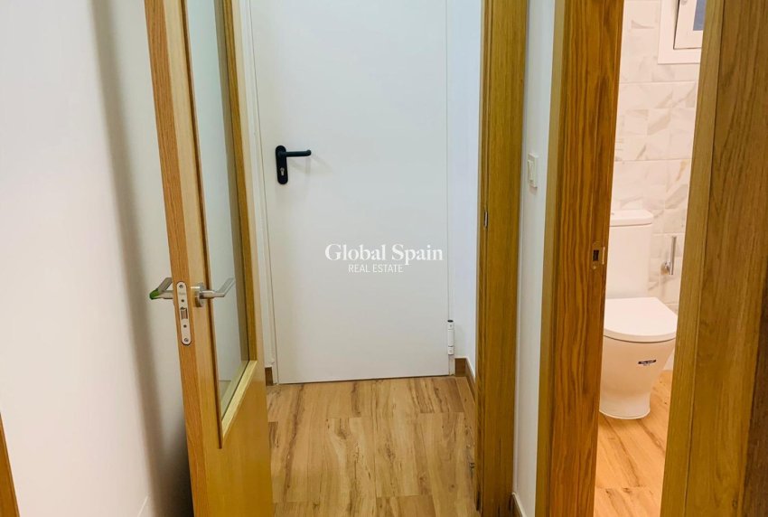 Revente - APPARTEMENT -
TORREVIEJA - Playa del Cura