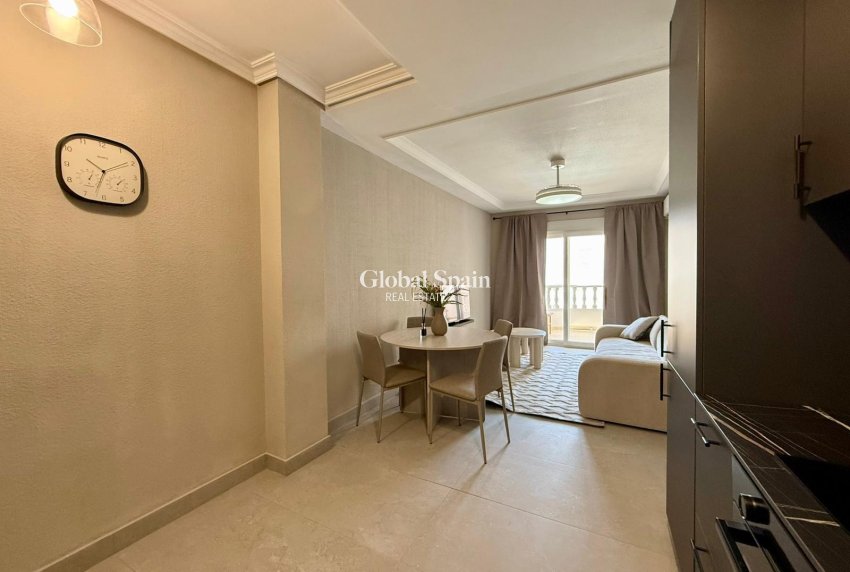 Revente - APPARTEMENT -
TORREVIEJA - Playa del Cura