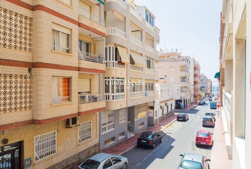 Revente - APPARTEMENT -
TORREVIEJA - Playa del Cura