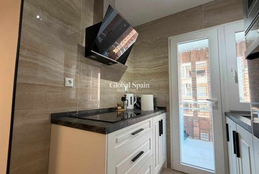 Revente - APPARTEMENT -
TORREVIEJA - Playa del Cura